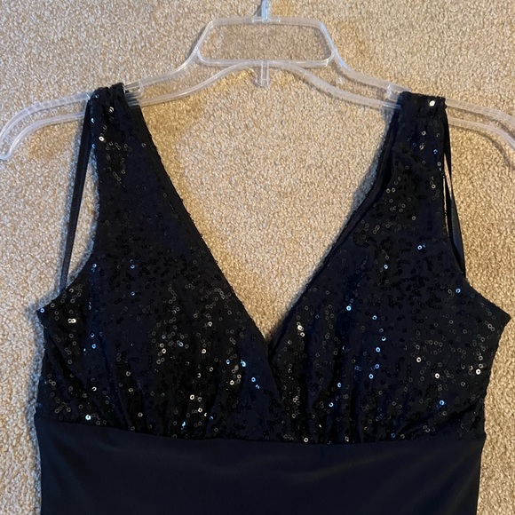 Black sequin top cocktail dress - Picture 4 of 4